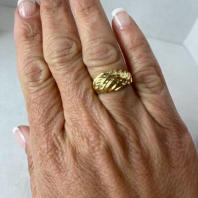 K595 14k Yellow Gold Diamond Cut Dome Shrimp Style Ladies Ring 