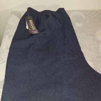Lot 206: New Ladies Pants Lot 