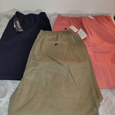 Lot 206: New Ladies Pants Lot 