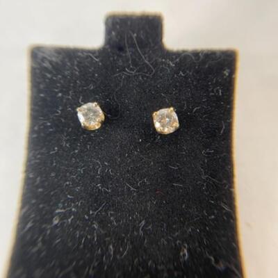 K597 14kt Yellow Gold Diamond Stud Earrings 