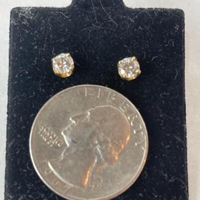 K597 14kt Yellow Gold Diamond Stud Earrings 