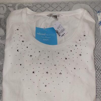 Lot 209: New Ladies Short Sleeve Shirts