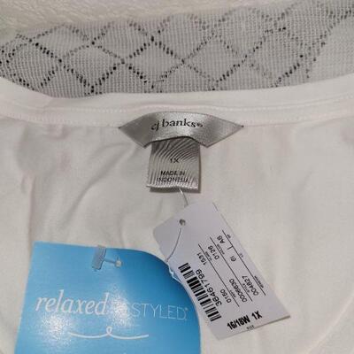 Lot 209: New Ladies Short Sleeve Shirts