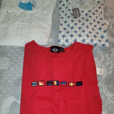 Lot 209: New Ladies Short Sleeve Shirts