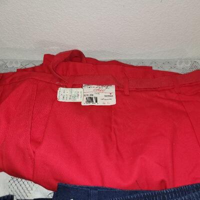 Lot 213: New Ladies Pants