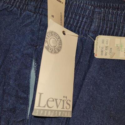 Lot 213: New Ladies Pants