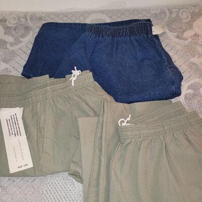 Lot 223: Ladies Pants Lot