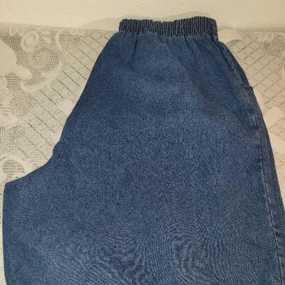 Lot 223: Ladies Pants Lot
