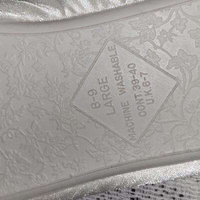 Lot 224: New without Tags Slippers