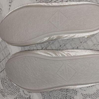 Lot 224: New without Tags Slippers