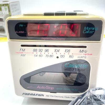 VINTAGE SOUNDESIGN CUBE CASSETTE PLAYER/CLOCK/RADIO