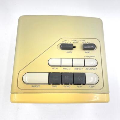 VINTAGE SOUNDESIGN CUBE CASSETTE PLAYER/CLOCK/RADIO