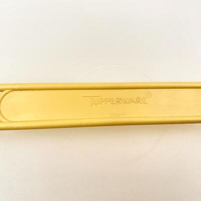 VINTAGE TUPPERWARE HARVEST GOLD CAKE CARRIER 