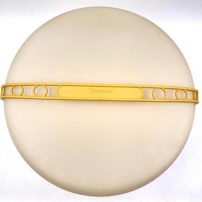VINTAGE TUPPERWARE HARVEST GOLD CAKE CARRIER 