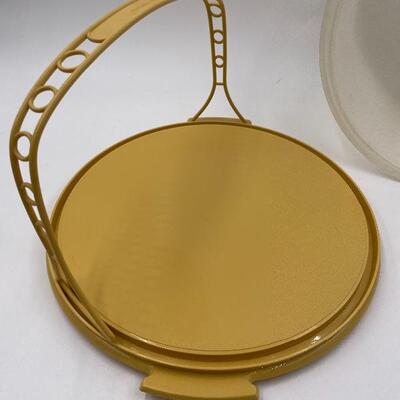 VINTAGE TUPPERWARE HARVEST GOLD CAKE CARRIER 