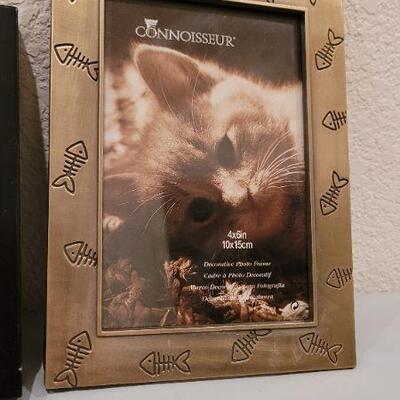 Lot 237: Assorted NEW Cat Theme Picture Frames