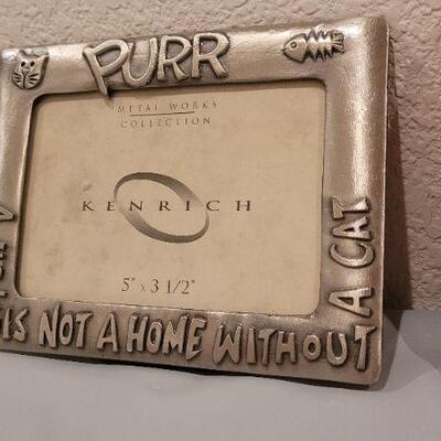 Lot 238: Assorted NEW Cat Theme Picture Frames 