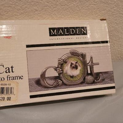 Lot 239: Assorted NEW Cat Theme Picture Frames
