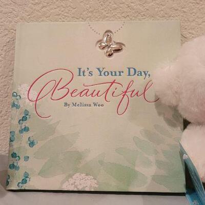 Lot 243: Assorted NEW Mother's Day Gifts - Coffee Mugs and Book