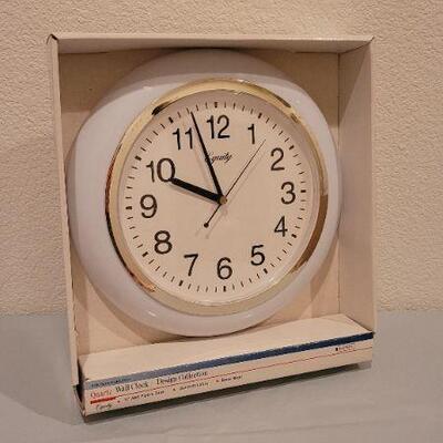 Lot 244: New Quartz Wall Clock White 