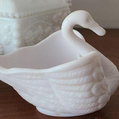 Lot 100F: Milk Glass 