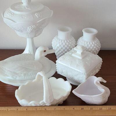 Lot 100F: Milk Glass 