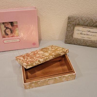 Lot 251: Assorted NEW Hallmark Collectibles 