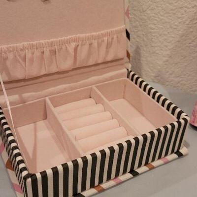 Lot 252: Assorted NEW Mother's Day Gifts 
