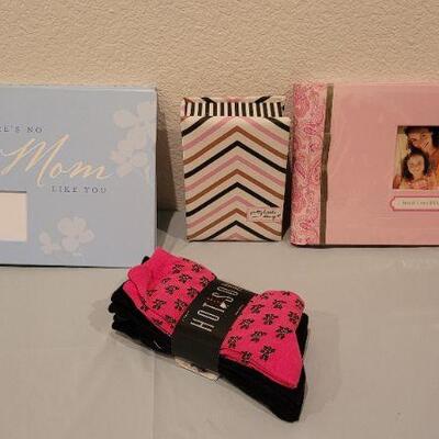 Lot 252: Assorted NEW Mother's Day Gifts 
