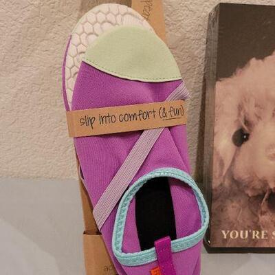 Lot 253: New Wall Art Sealed + FIT KIDS Shoes 