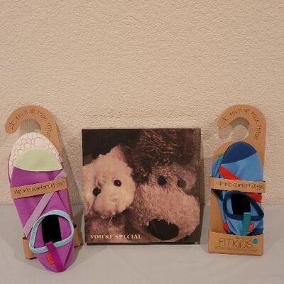 Lot 253: New Wall Art Sealed + FIT KIDS Shoes 