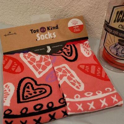 Lot 254: New Ice Chill Pack, Designer Socks and FIT KIDS Shoes 