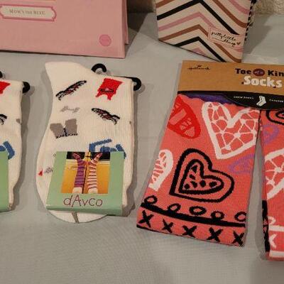 Lot 255: Assorted NEW Hallmark Mother's Day Gifts