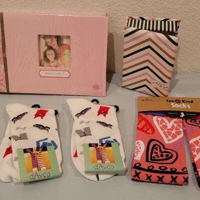 Lot 255: Assorted NEW Hallmark Mother's Day Gifts