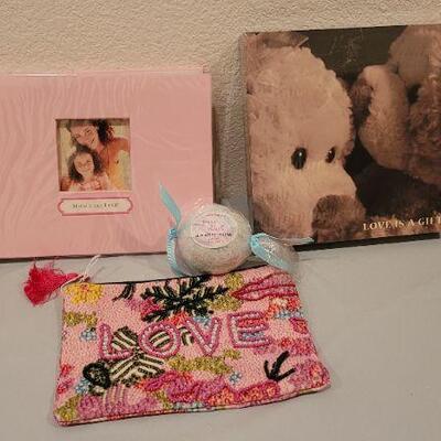 Lot 257: Assorted NEW Hallmark Mother's Day Gifts