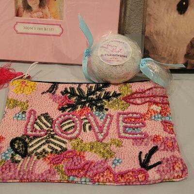 Lot 257: Assorted NEW Hallmark Mother's Day Gifts
