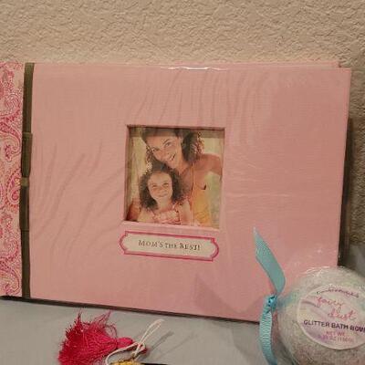 Lot 257: Assorted NEW Hallmark Mother's Day Gifts
