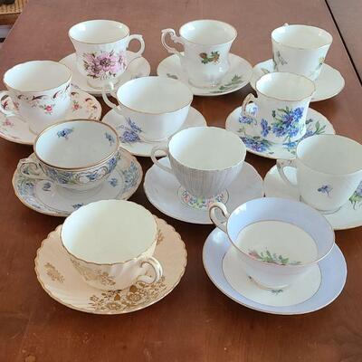 Lot 82: Vintage Tea Cups 