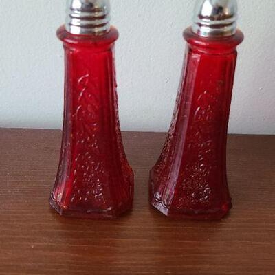 Lot 20: Vintage Hobnail Salt & Pepper and More