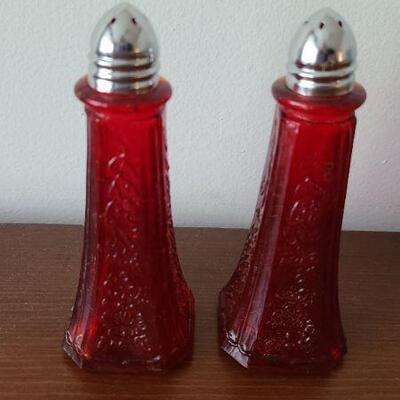 Lot 20: Vintage Hobnail Salt & Pepper and More