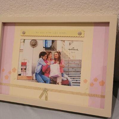 Lot 271: (2) New Hallmark Photo Frames 