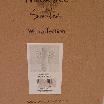 Lot 273: Vintage New WILLOW TREE With Affection Collectiblen