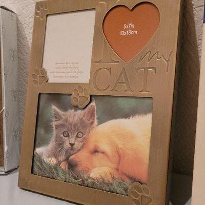 Lot 277: Assorted NEW Cat Theme Picture Frames 