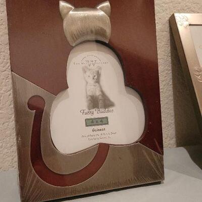 Lot 278: New Cat Theme Picture Frames 