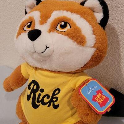 Lot 286: New HALLMARK Shirt Tales RICK Plush Collectible 
