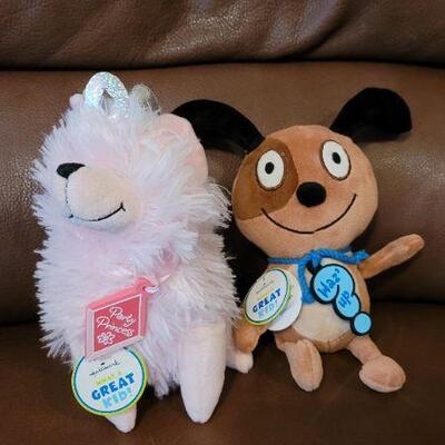 Lot 296: (2) New Hallmark GREAT KIDS! Plush Collectibles 