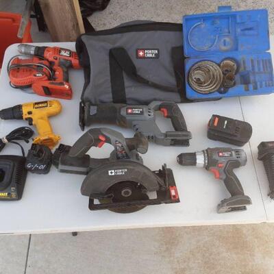lot 161 - Porter Cable power tools/charger/bag, Dewalt drill/battery/charger, Black& Decker drill/charger, 