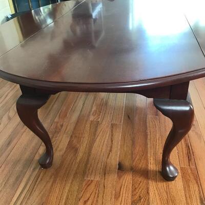 Lot 92L: Queen Anne Style Drop Leaf Coffee Table