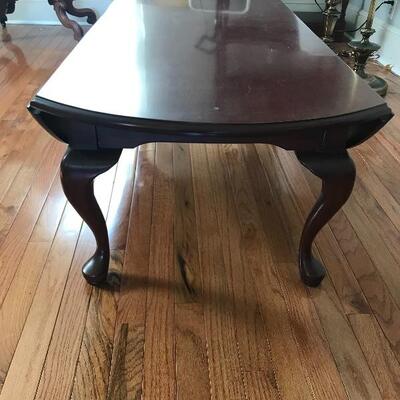 Lot 92L: Queen Anne Style Drop Leaf Coffee Table