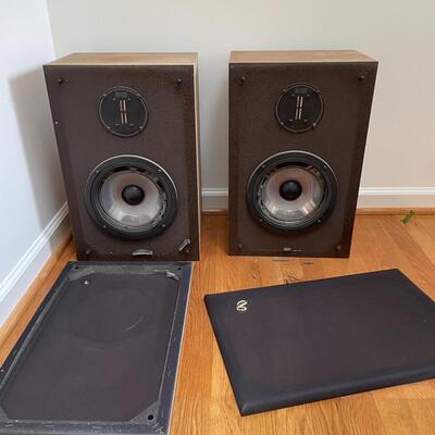 Lot 125 - Infinity RSe Floor Speaker Set with Stands